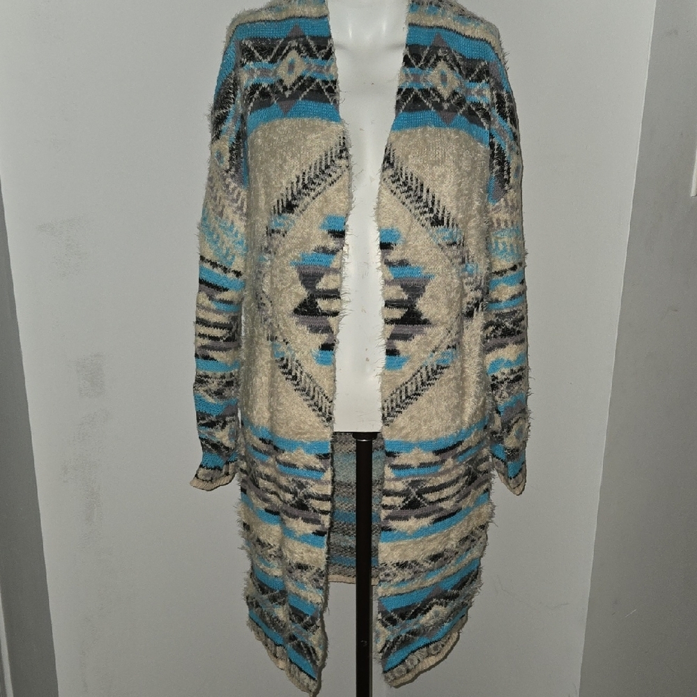 Women's Aztec Patterned Open Front Sweater - Picture 4 of 5